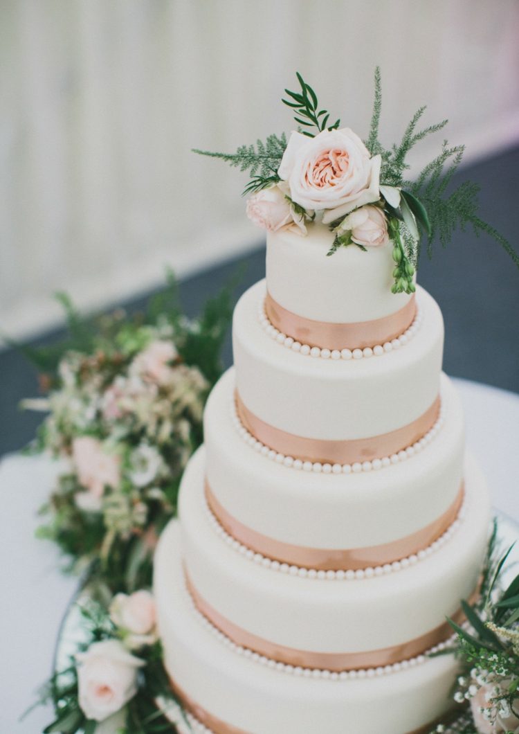 Vyberte si na svadbu elegantnú tortu deco-svadobný-nápad-svadobná-torta-perly-ruža-štýlové