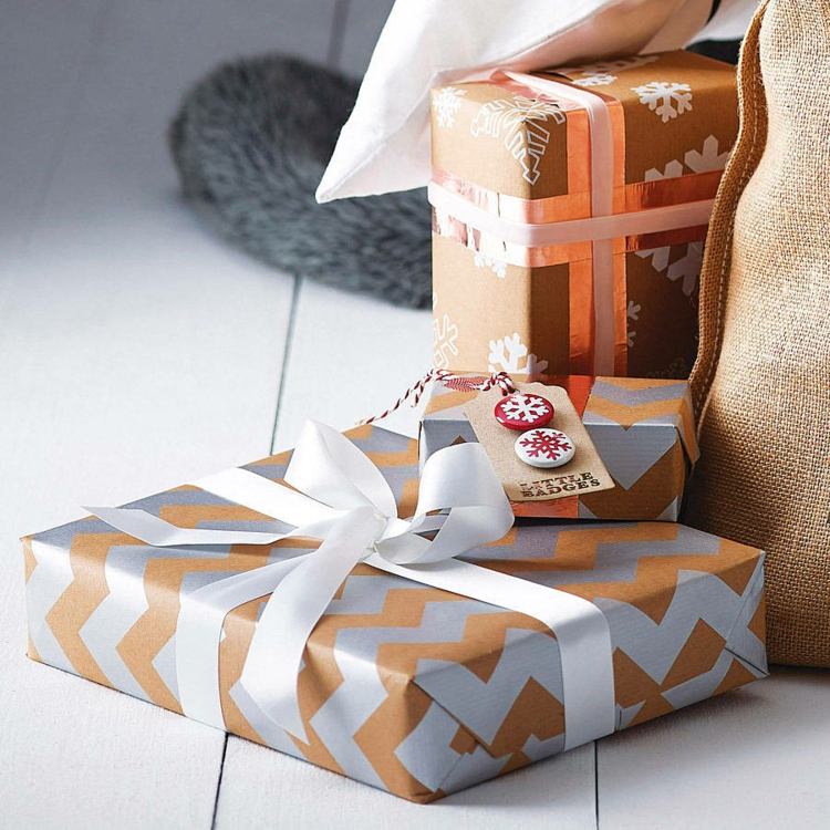 deco-nápady-vianočné-balenie-nápad-inšpirácia-cik-cak-medená-stuha