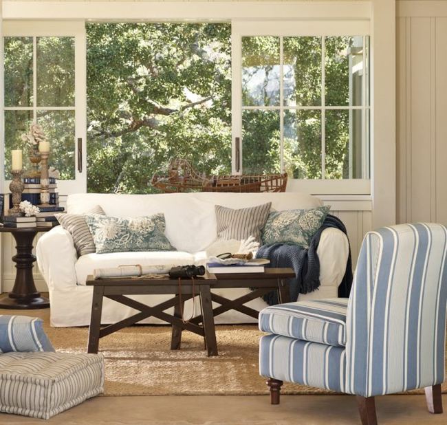 námorný dekor čalúnený nábytok pruhy modrá biela