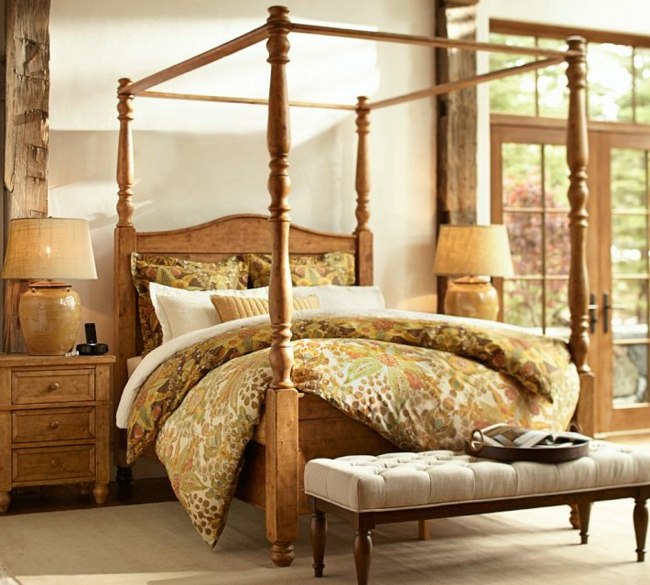 rozložiť čelo postele s kvetinovým vzorom a posteľou s nebesami