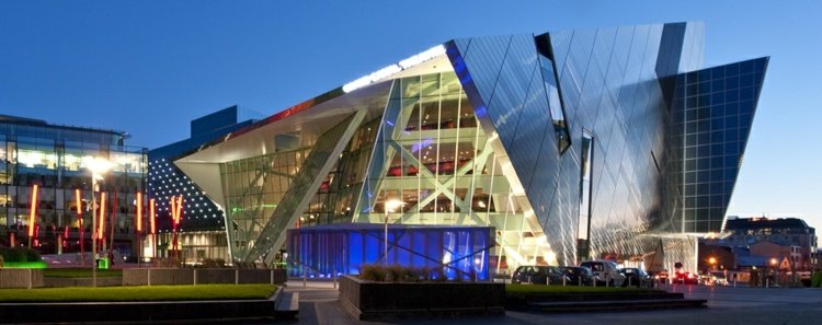 dekonštruktivizmus-architektúra-daniel-libeskind-grand-canal-divadlo-dublin