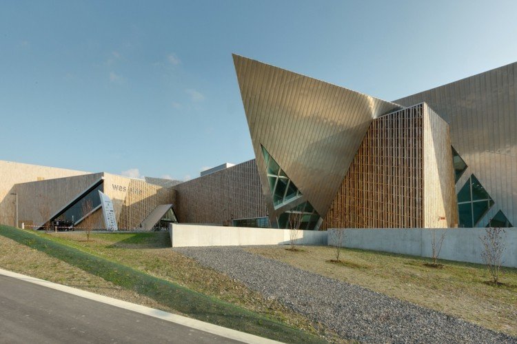 nákupné centrum dekonštruktivizmu-architektúry-daniel-libeskind-westside-bern