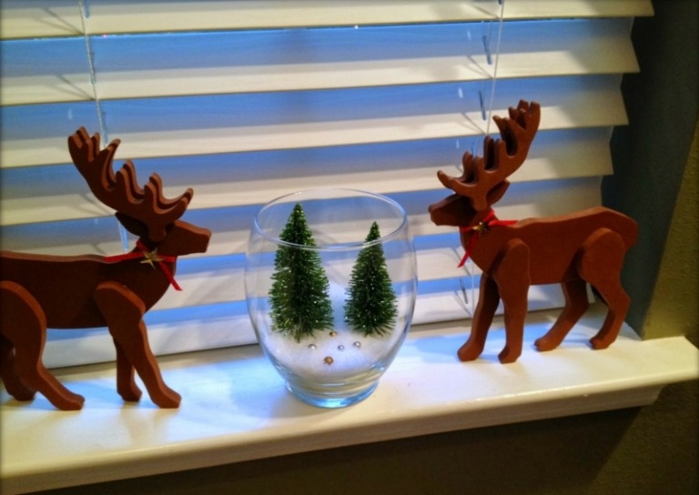 Postavte figúrky na parapet dekorácia na okenný parapet sob drevo sklo snehová guľa jedľa