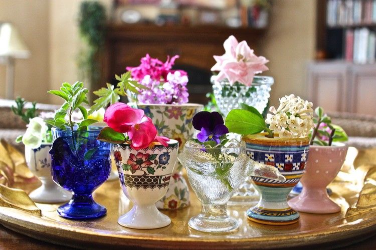 Ozdoba na podnos s vázou na veľkonočné vajíčko