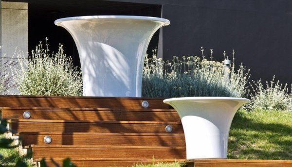 kvetináče záhradnej terasy design naoto fukasawa-cone serralunga