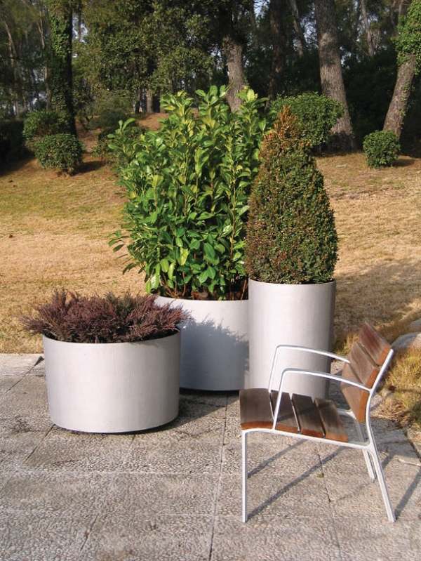 moderné metalické kvetináče-vhodné do akéhokoľvek prostredia santa cole