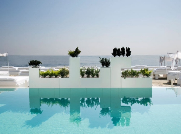 nápady pre kvetináče-lineárny dizajn bazénová terasa bysteel-TETRIS