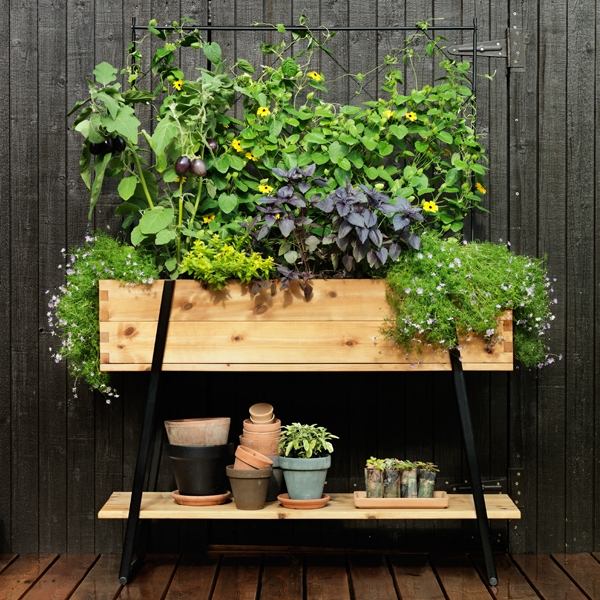 drevená krabica ako kvetináč rastlinný stôl vonkajší nábytok kekkilae