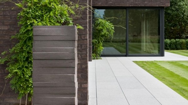 kvetináč rovne lemovaný dizajn jazykovo-stĺpikový tvar ateliér vierkant-BRF