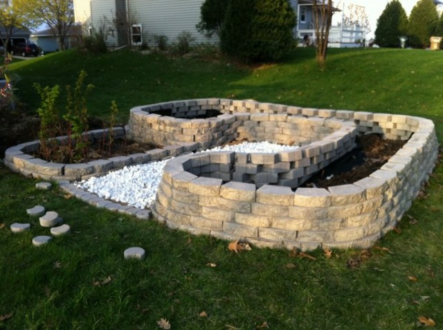 Prírodné kamene-svetlo-béžová-zámocká záhrada