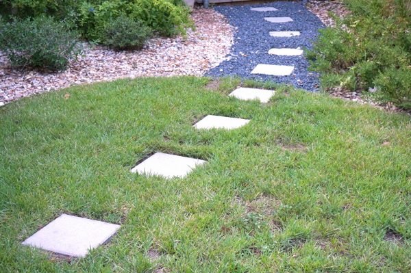 Udržiavanie trávnikov v jesenných nápadoch Záhradkári hobby Záhradné chodníky