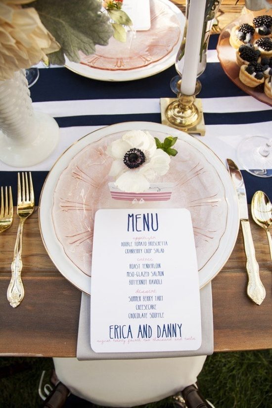 nastaviť tabuľku menu urobiť zlaté príbory Správne prestrite stôl, v ponuke vytvorte zlatý príbor