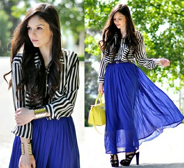 dlhá sukňa modrá skladaná košeľa čierna modrá skladaná košeľa čierne biele pruhované lodičky