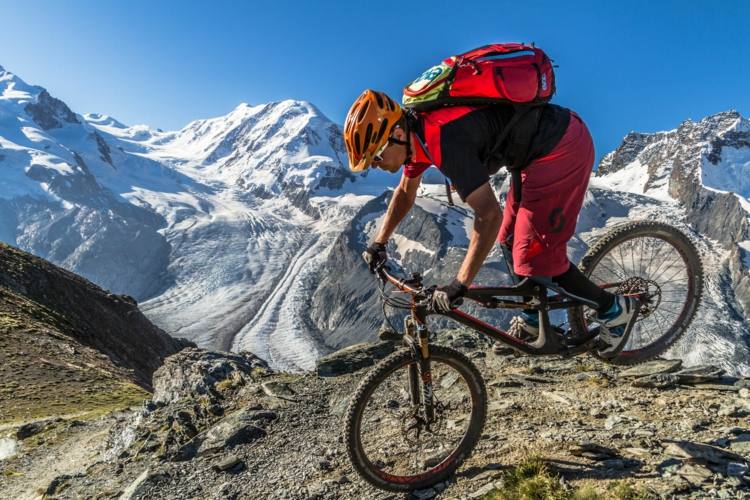 bike park zermatt vo švajčiarsku panoráma mtb z kopca