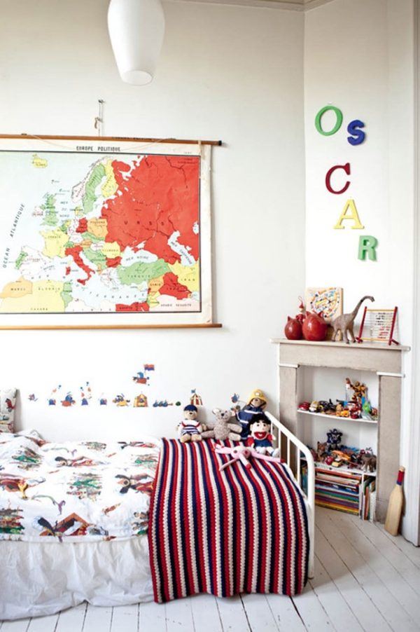 nepoužívaný krb obývačka detská izba hračky