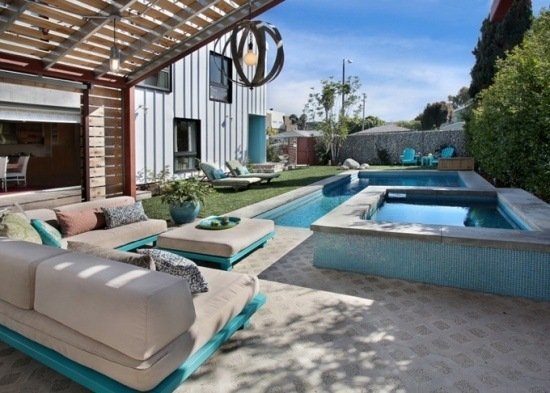 nápady na salónik pre vírivku na záhradnom dvore