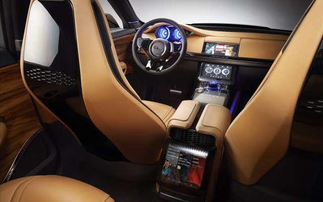 2013 Jaguar C X17 5 -miestny interiérový kokpit luxusné modré svetlo 2013 Jaguar C X17 interiérový kokpit luxusné modré svetlo