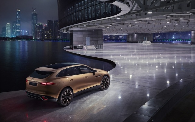 2013 Jaguar concept C-X17 luxusný inovatívny 2013 Jaguar C-X17 luxusný inovatívny