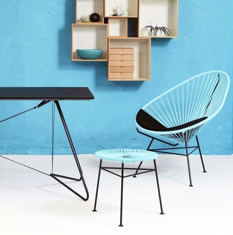 Moderná stolička pôvodne pochádza z 50. rokov dizajnérska stolička mexiko-nábytok-taburet-svetlo-modrá-nástenná polička na farby