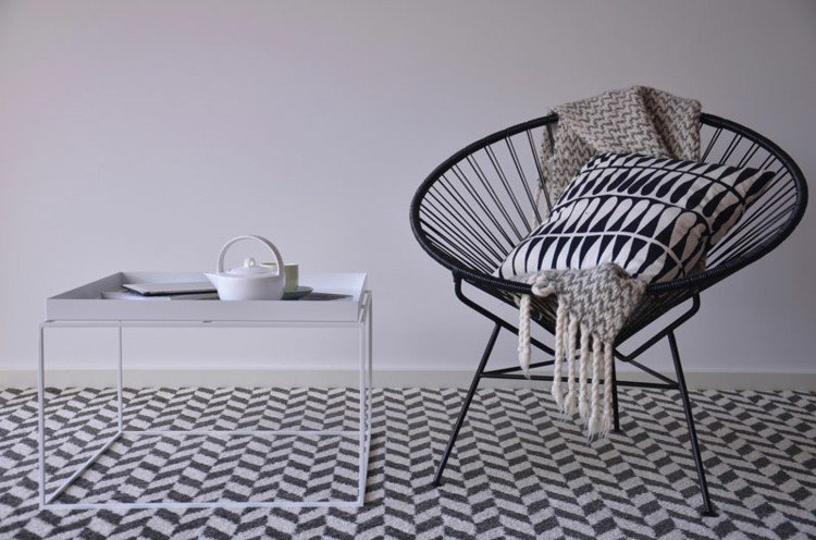Dizajnová stolička pre zariadenie - trendová stolička Acapulco dizajnérska stolička inšpirácia-moderný-interiér-bočný-stolík-kovové-vankúše