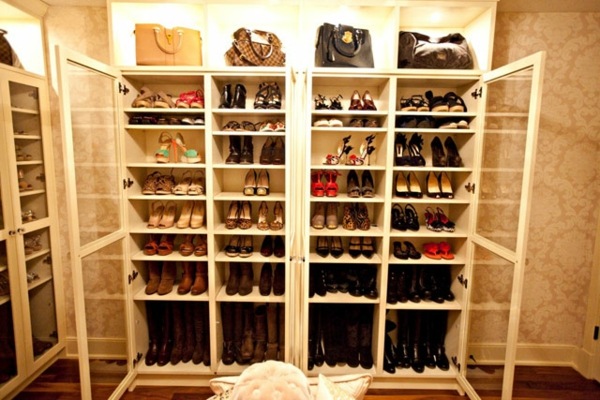 Šatňa-na-topánky-a-tašky-s-vitrínou-dverami