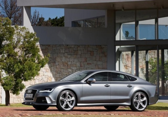 športový automobil audi rs7 2014 sivý matný bočný pohľad audi rs7 sportback 2014 sivý matný bočný pohľad štvordverový
