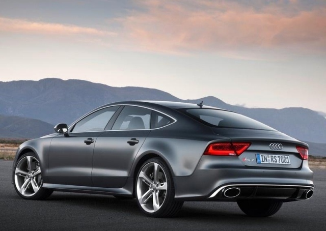 2014 Audi RS7 Sportback pohľad zozadu audi rs7 sportback 2014 bočný pohľad zozadu