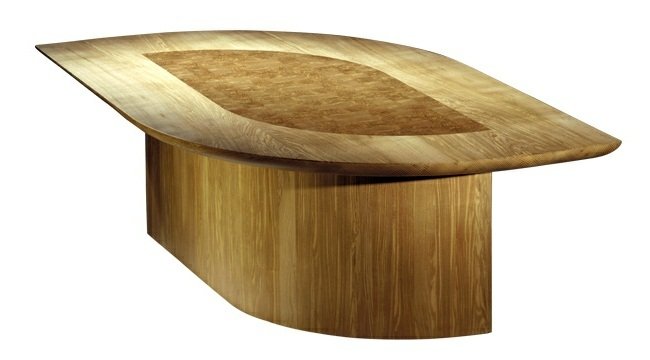 Jedálenský stôl detail listu stromu v modernom tvare Detail moderná konštrukcia z masívneho dreva