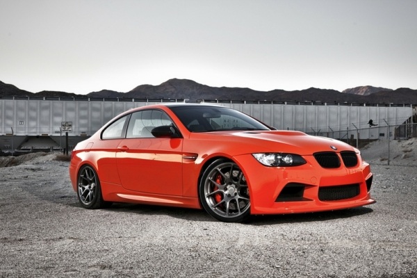Pneumatiky BMW M3 E90 -red- bočne- kupé