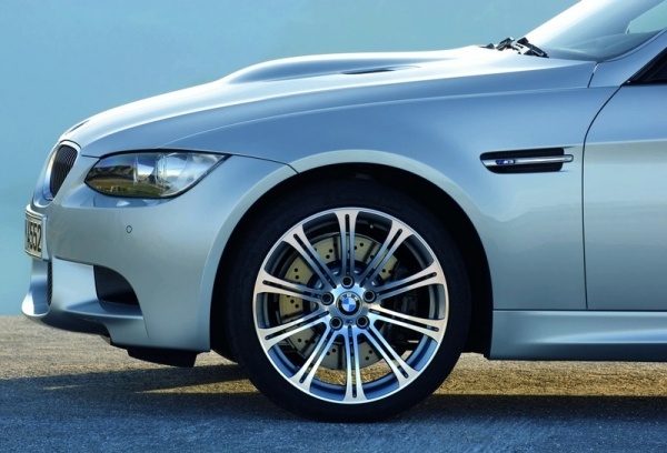 BMW M3 E90- bočná pneumatika-