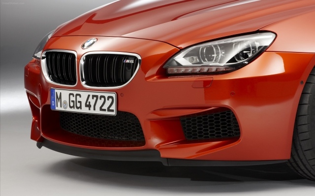 BMW M6 2012 Coupe predné 2 M6 2012 kupé vpredu2