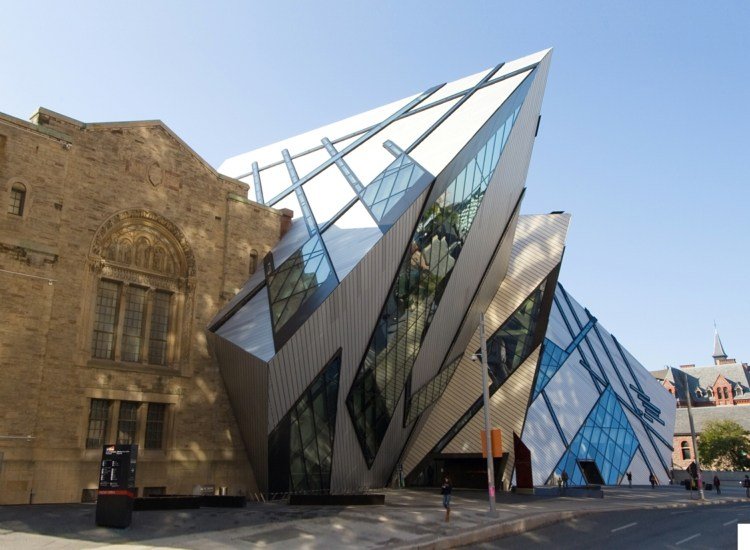 dekonštruktivizmus-daniel-libeskind-konverzia-vojensko-múzejné-abstraktné