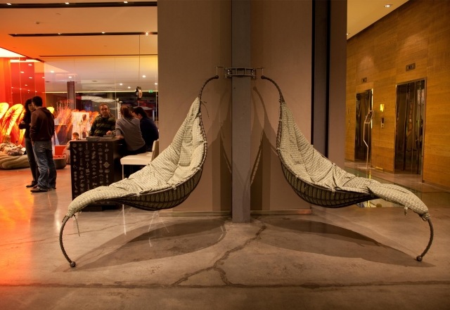 závesné kreslo pre relaxačný nábytok satala vyvažovacie nožičky dizajnérsky relaxačný nábytok závesná stolička satala stojan na nohy