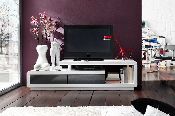 biela-obyčajná-tv-tabuľka-televízia