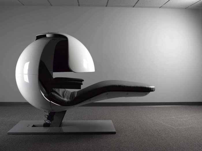 Futuristické dizajnérske kreslo MetroNaps EnergyPod na relaxáciu neobvyklé kreslo-štýlový-dizajn-ergonomická-funkčnosť