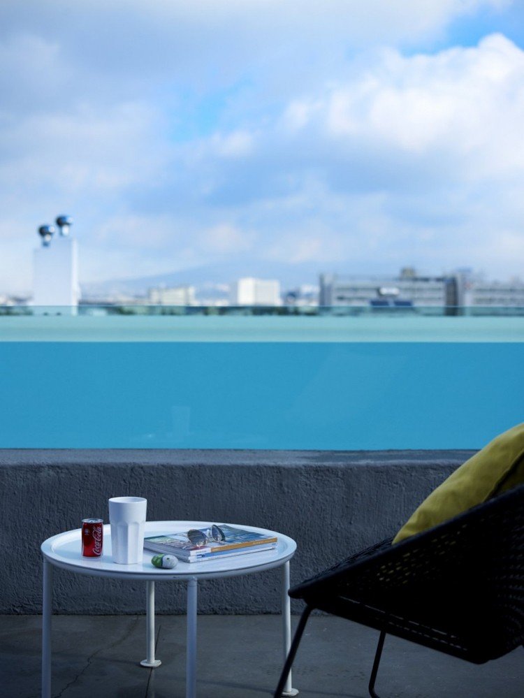 Mezonetový apartmán strešná terasa terasa s nekonečným bazénom sklenená stena