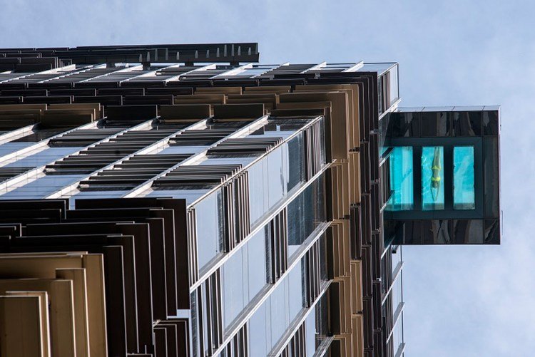 Hotel Hong Kong bazén so skleneným dnom na strešnej terase