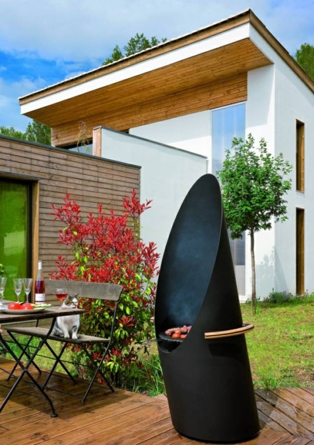 Priateľský klobásový záhradný gril moderný voľne stojaci