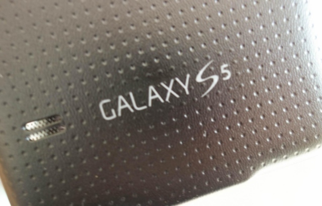 Samsung Galaxy S5 dve dostupné verzie sú krásne K dispozícii sú dve verzie Samsung s krásnym moderným dizajnom