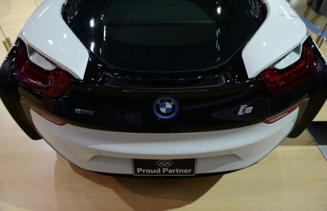 BMW i8 2014 vzadu športový dizajn model i8 2014 vzadu športový dizajn