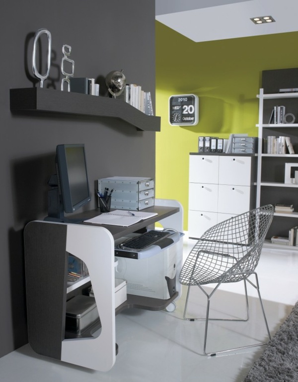 moderný písací stôl v detskej izbe-počítač-teenager