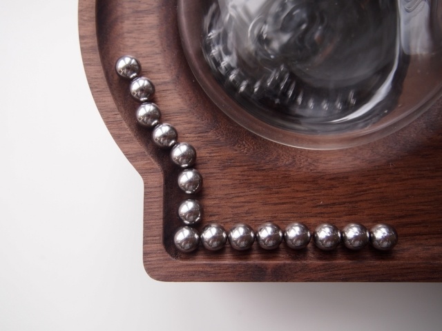 Zobuďte sa s aromatickým budíkom s čerstvou kávou a drevenou základňou Barisieur kávovar indukčné teplá nerezové gule