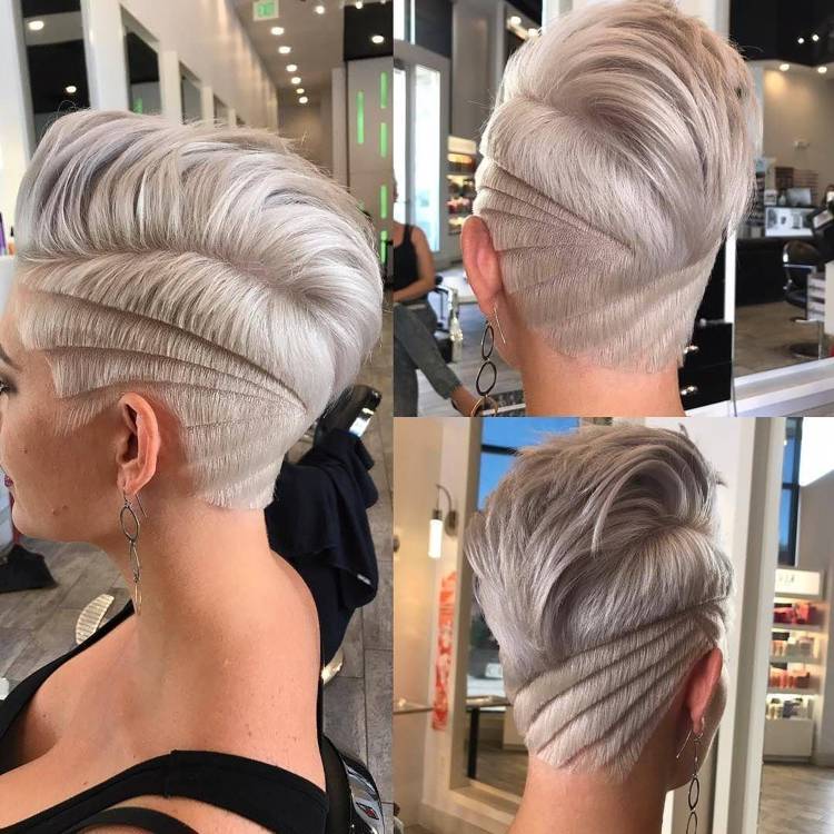 Mohikán s prechodom pre ženy oholeným platinovým blond svetlošedým vzorom