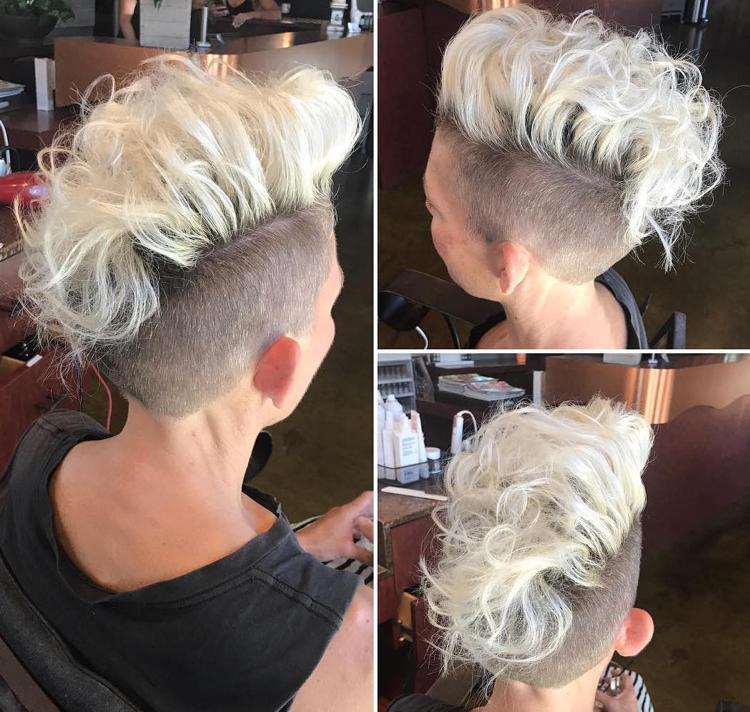 Účes Iro pre ženy oholené blond kudrlinky