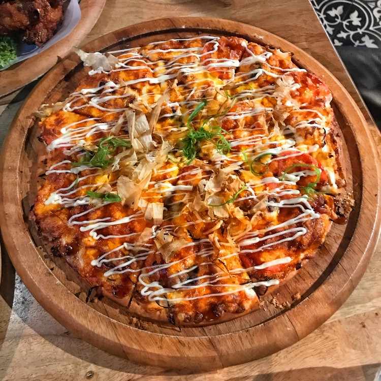 Recept na japonskú pizzu okonomiyaki neobvyklé pizzové polevy z celého sveta
