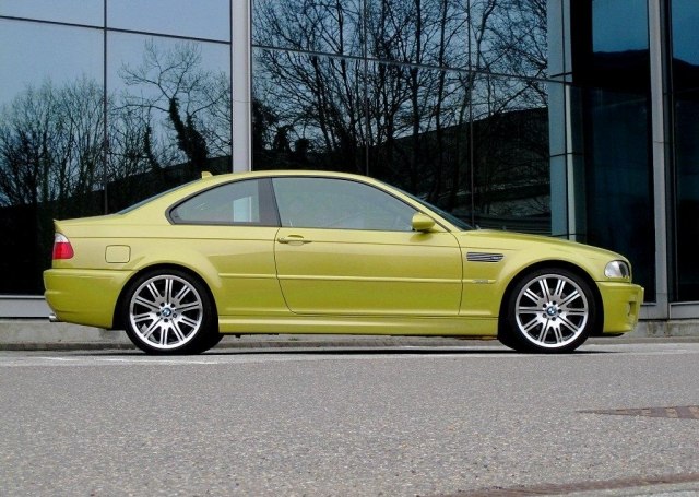 BMW M3 2001 starý model elegantného žltého laku 2001 starý model elegantného žltého laku