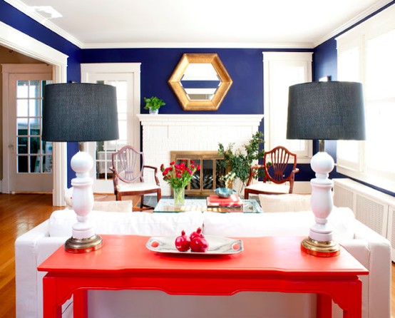 červená pohovka na stôl ku konzole