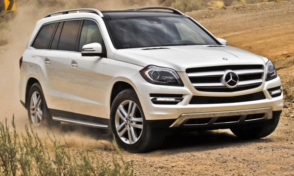 Mercedes Benz GLK 2016 biely predný Mercedes- Benz -GLK- 2016- biela- zábava z prednej jazdy