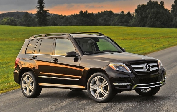 Krajina hnedého kupé Mercedes Benz GLK 350 Mercedes Benz GLK 350 hnedé kupé