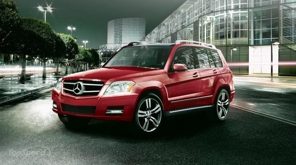 Mercedes Benz GLK 2016 červená strana Pneumatiky Mercedes-Benz- GLK- 2016- červené